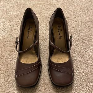 Mary Jane heel pumps